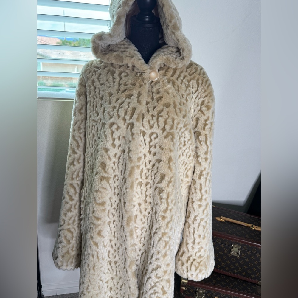 Dennis Basso Cream Teddy Jacket with Hood - Picture 11 of 15